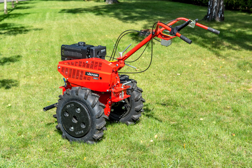 VATOR ML 60-3 - Sistem motorizat multifuncțional, cu o gamă variată de accesorii, ideal pentru lucrări în grădină, pe câmp, pe pajiști și în zone forestiere.