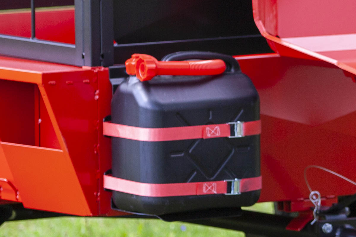 VAT-DK-0101 is a suitable accessory for mounting the fuel reserve, whether for a cultivator or a power-saw.